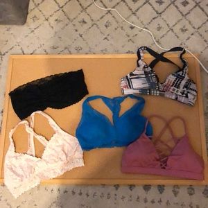 Set of bralettes/bandeaus/sports bras